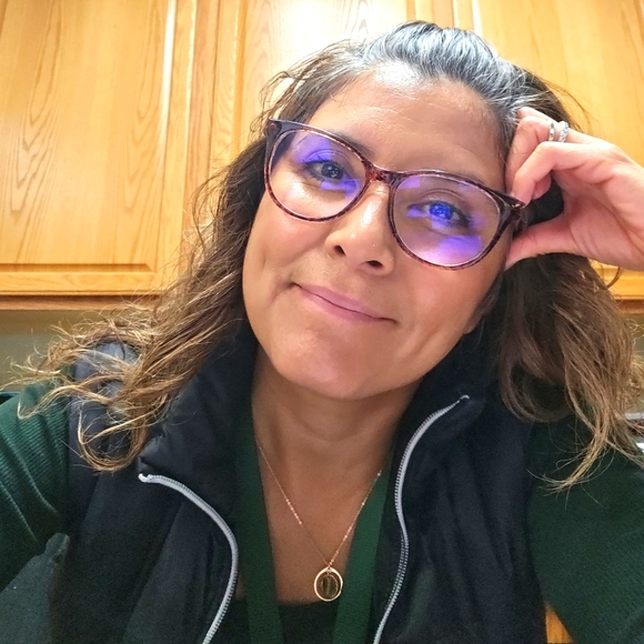 Meet your Posher, Maricela - Picture 1 of 2